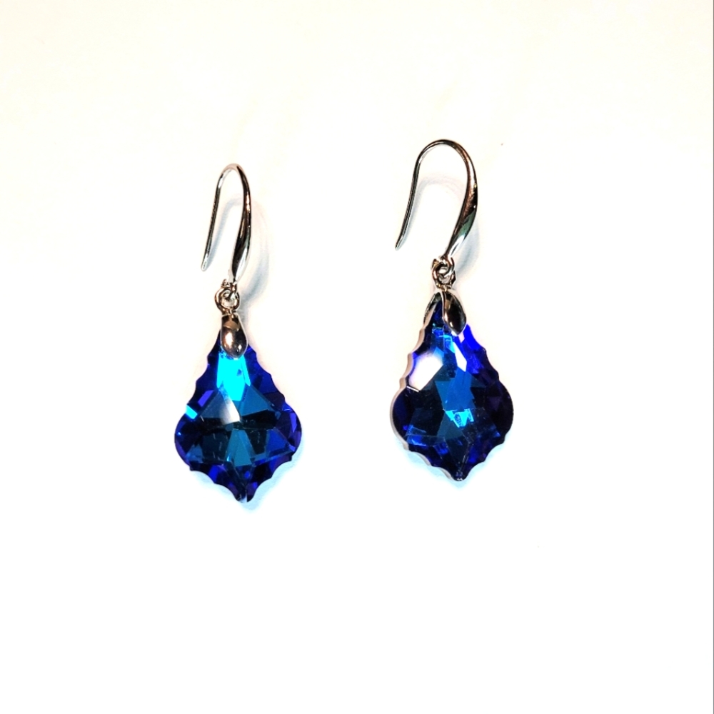 Stunning 925 silver plated fish hook earrings with large royal blue crystal